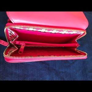 Vera Bradley Bags - RFID Vera Bradley Wristlet NWOT Vera Bradley Bags - RFID Vera Bradley Wristlet NWOT